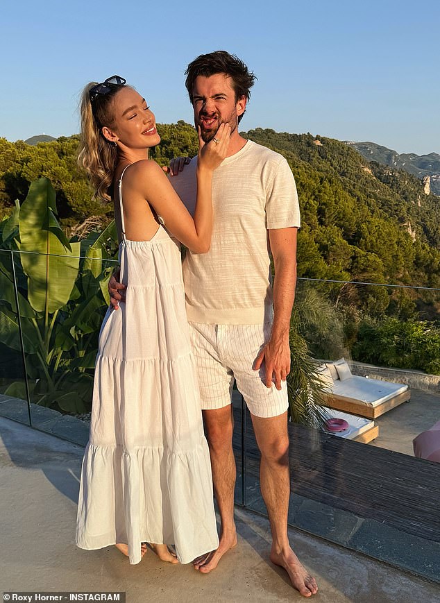 لم يعلن جاك وروكسي علنًا عن موعد زفافهما، ولكن من المقرر أن يتم ذلك في وقت ما في عام 2026