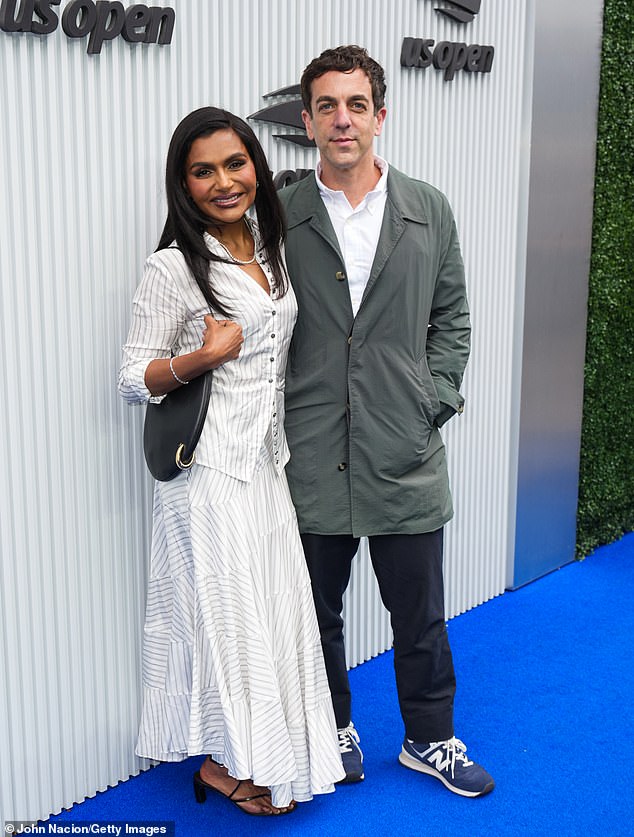 أكدت الفائزة بالميدالية الوطنية للفنون - والتي توظف مربية بدوام كامل واثنين من المساعدين - أن مخرج فيلم Vengeance البالغ من العمر 46 عامًا (على اليمين، في الصورة في 7 سبتمبر) كان 