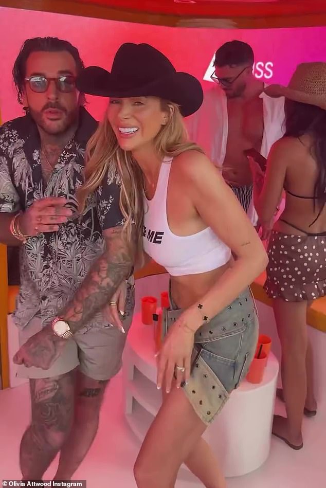 في محادثة صريحة مع صحيفة ديلي ميل الشهر الماضي، اعترفت أوليفيا بأنها تفهم سبب 