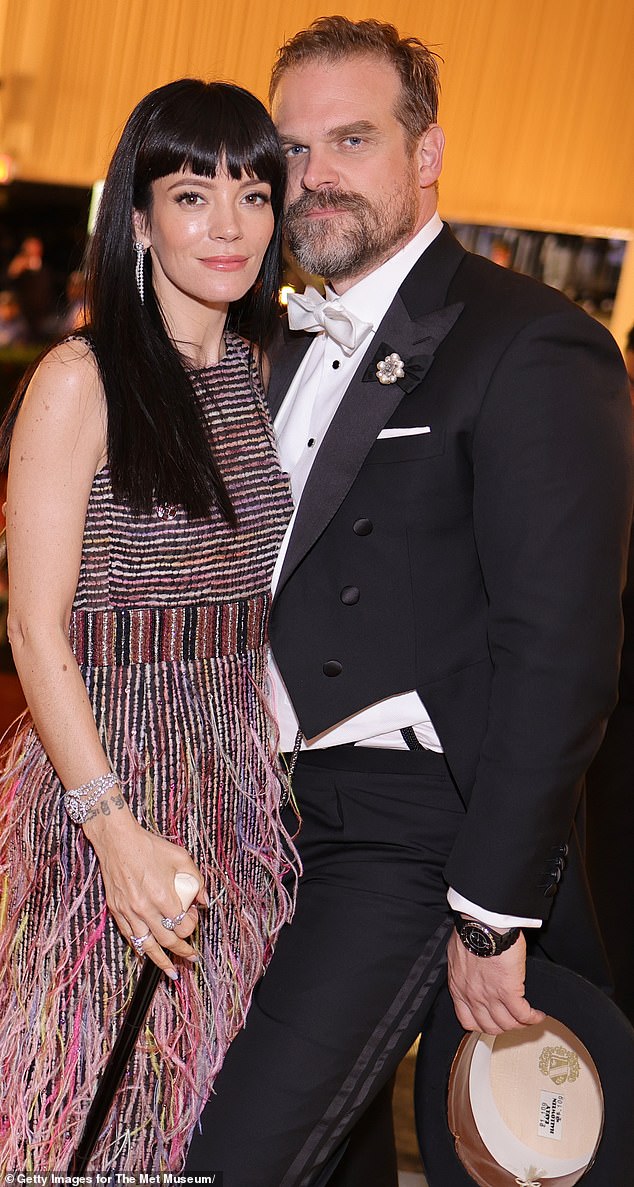 ليلي وديفيد في حفل Met Gala لعام 2022. وتزوج الثنائي في عام 2020 وأعلنا انفصالهما في يناير من العام الماضي