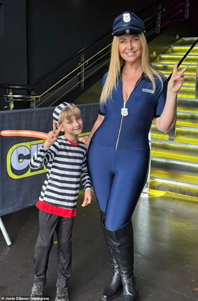 تشارك جوزي أيضًا في الصيام المتقطع، حيث لا تأكل شيئًا على الإطلاق لمدة ثماني ساعات يوميًا، ثلاث مرات في الأسبوع (في الصورة عام 2025)