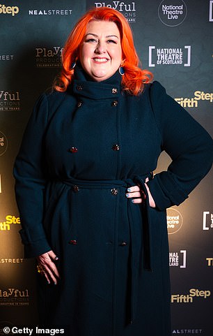 يأتي ذلك بعد أن عرضت ميشيل خسارتها التاسعة المذهلة للوزن في معطف كحلي أنيق أثناء حضورها العرض الأول لفيلم The Fifth Step في إدنبرة في نوفمبر.