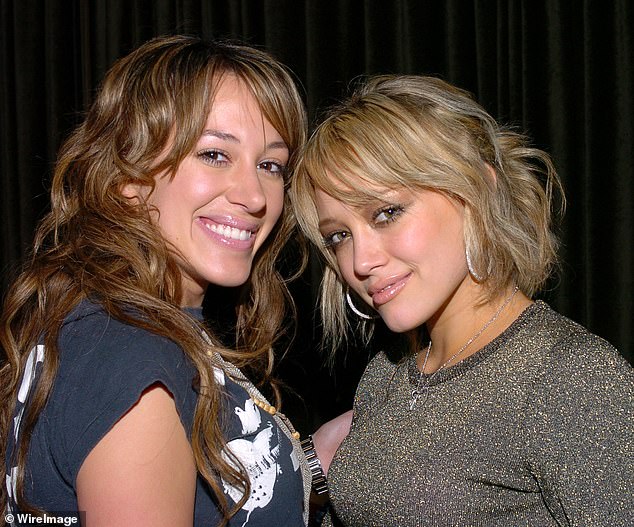 منذ عام 2019، لم يتم تصوير الأشقاء الذين كانوا لا ينفصلون في السابق علنًا ويبدو أن تفاعلهم مع بعضهم البعض عبر الإنترنت قليل (شوهد في عام 2005).