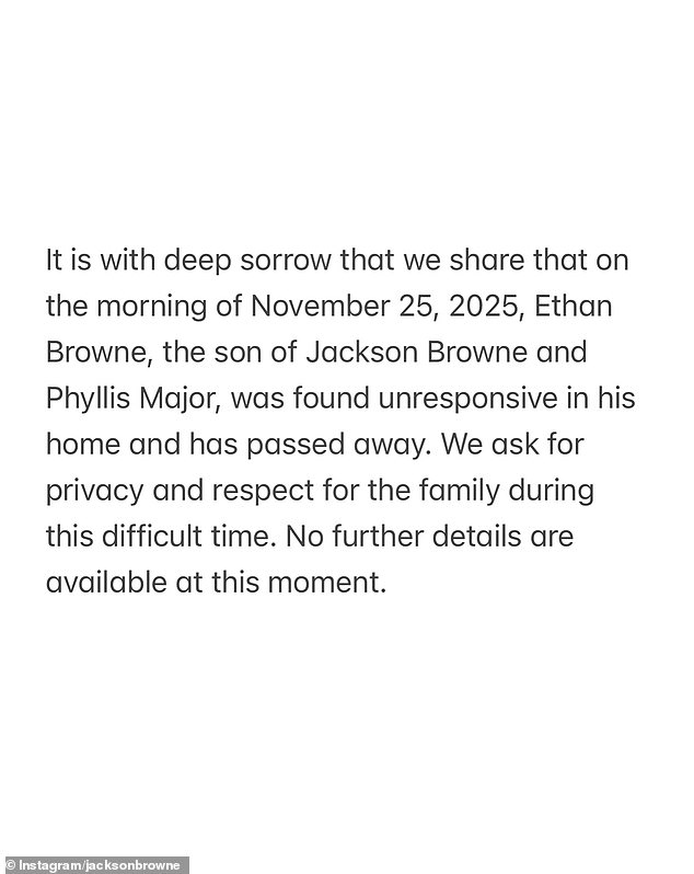 تم الإعلان عن الخسارة المفجعة في بيان نُشر على حسابات جاكسون على وسائل التواصل الاجتماعي في اليوم السابق لعيد الشكر