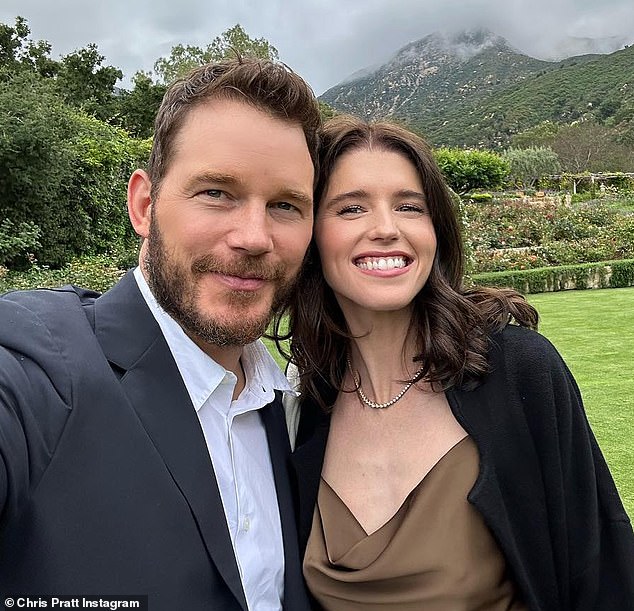 تزوج كريس من كاثرين، 35 عامًا، في عام 2019 بعد عام من لقاء الزوجين في كنيسة في هوليوود ولديهما الآن ثلاثة أطفال معًا (في الصورة عام 2023).