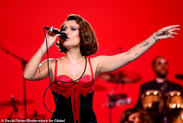 الأغنية، التي من المقرر أن تظهر في ألبومها الاستوديو القادم لعام 2026، تمثل أيضًا المرتبة العشرين ضمن أفضل 40 أغنية بشكل عام خلال مسيرتها المهنية التي استمرت عقدًا من الزمن.