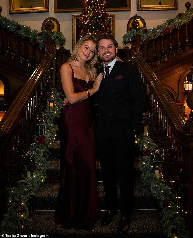 أصبحت تاشا مسؤولة على Instagram مع Cam في ديسمبر حيث شاركت لقطات عيد الميلاد الجميلة مع مقدم برامج الحفاظ على البيئة والحياة البرية