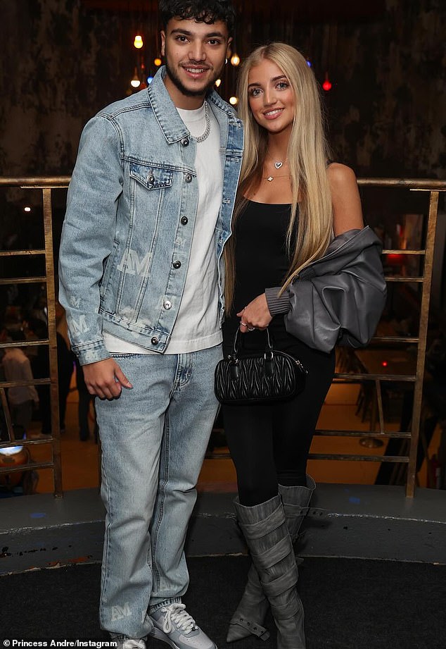 أصر نجل كاتي جونيور، البالغ من العمر 20 عامًا، على أنها 