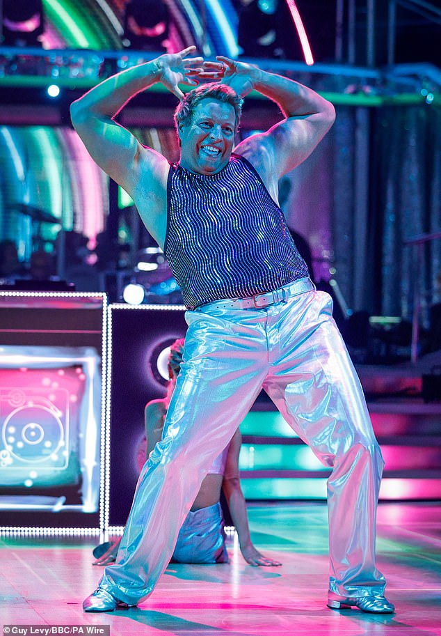 يبدو أن تهديده القانوني أصبح في حالة يرثى لها بعد أن أظهر استطلاع مستقل أن النجم حصل على 1.4٪ فقط من أصوات الجمهور