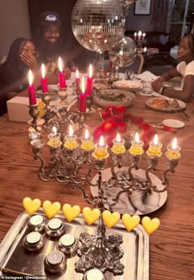 قفزت إلى قصصها على Instagram لمشاركة الصور أثناء قضاء الوقت مع بعض أطفالها بالإضافة إلى عاشق الألعاب أكيم