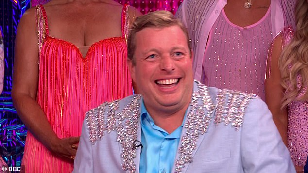 شارك توماس في السلسلة الثالثة والعشرين من برنامج Strictly الذي تبثه هيئة الإذاعة البريطانية (BBC) جنبًا إلى جنب مع شريكته إيمي دودن، 35 عامًا، وهي أول متسابقة يتم إقصاؤها - ومنذ ذلك الحين تعاني من مشاكل عامة