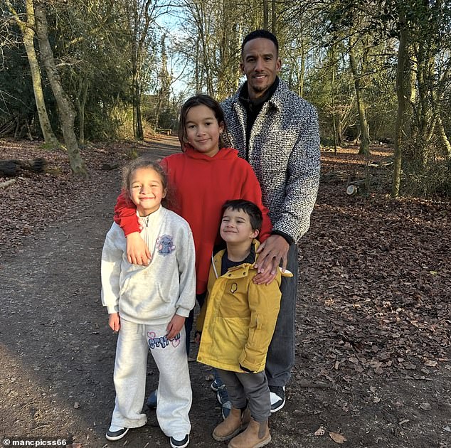 في صباح اليوم التالي، خرجت هيلين من أحد الفنادق وهي تنظر إلى عوالم بعيدة عن مظهرها الساحر في الليلة السابقة