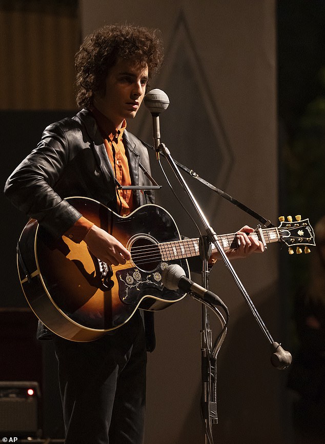 فاز تشالاميت بجائزة أفضل ممثل عن دور بوب ديلان في فيلم A Complete Unknown في حفل توزيع جوائز نقابة ممثلي الشاشة لعام 2025.