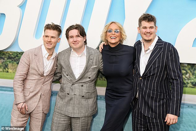 LR) روان ستون وكوين ستون وشارون ستون وليرد ستون