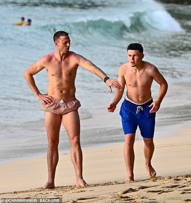 يبدو أن جوني يمنع كاي من بدء السباق بسرعة