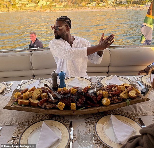 جاء انفصالهما عندما شارك دامي 20 صورة تنعكس في عام 2025 - ولم تظهر أي منها الهند.