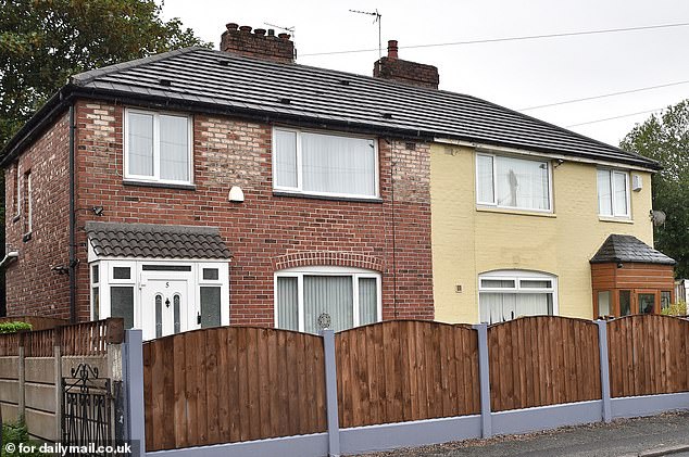 بعد أخبار لم شمل الواحة في عام 2024، أفيد أن الزوجين اضطرا إلى استئجار حراسة على مدار 24 ساعة لوالدتهما الحبيبة، بعد تزايد القلق على سلامتها.