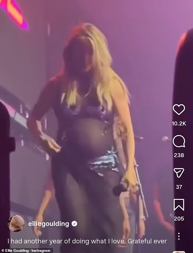 تم ضبطها على الموسيقى التصويرية لأغنيتها الناجحة Starry Eyed، كما قامت Ellie بتضمين مقتطفات من عروضها الحية على مدار العام والتدريبات والأزياء المفضلة