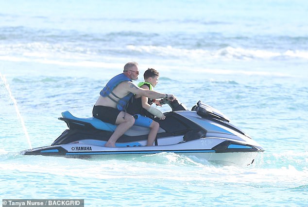 استمتع الزوجان بالرحلة المثيرة