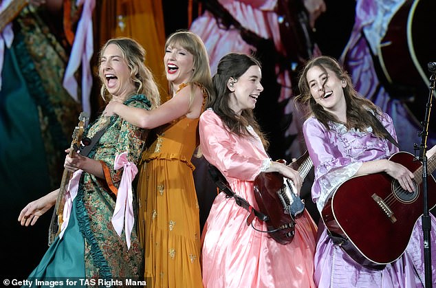 في الواقع، قالت إيستي ذات مرة إن تايلور كانت 