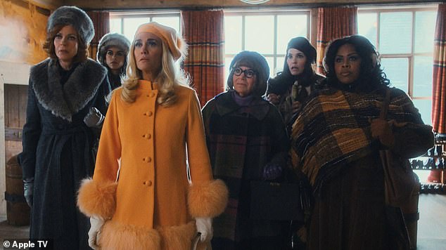 يصور الممثل المذهل من جيفنشي حاليًا ميتزي في الموسم الثاني المكون من 10 حلقات من الدراما الدرامية للمجتمع الراقي للمخرج آبي سيلفيا بالم رويال، والتي تبث أيام الأربعاء على Apple TV+