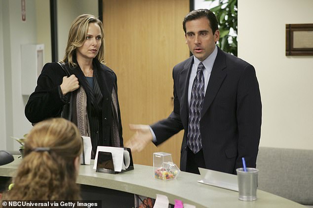 هاردين معروفة على نطاق واسع بمهمتها المكتب؛ في الصورة مع ستيف كاريل في عام 2005