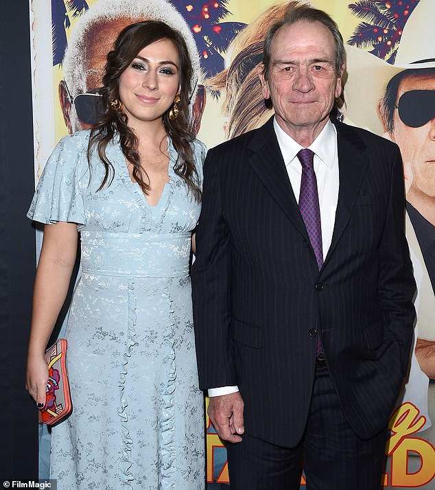 في عام 2017، وقفت بفخر بجانبه في ArcLight Hollywood لحضور العرض الأول لفيلمه Just Getting Started، والذي يقوم ببطولته أيضًا مورغان فريمان ورينيه روسو.