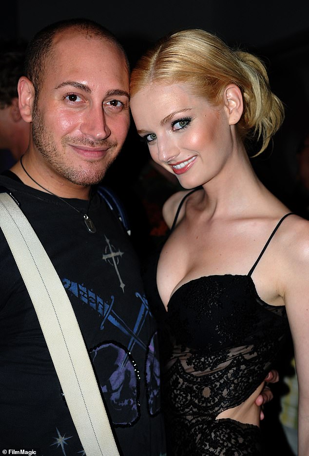 عمل كابلان في الصناعة لسنوات. رأينا أعلاه مع عارضة الأزياء ليديا هيرست في عام 2008 في مدينة نيويورك