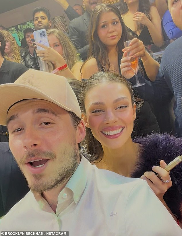 يخوض بروكلين، 26 عامًا، وبقية أفراد عائلته نزاعًا مريرًا، حيث تم حظر كل من ديفيد، 50 عامًا، وفيكتوريا، 51 عامًا، على إنستغرام الشهر الماضي.