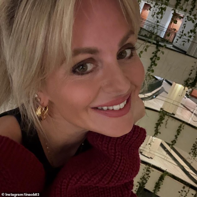 والآن أظهرت له ما يفتقده عندما قامت بإثارة عاصفة في سلسلة من اللقطات الاحتفالية