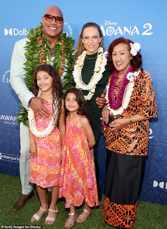 كما وجد الحب مع لورين هاشيان. وللزوجين ابنتان، ياسمين وتيانا (في الصورة)، بينما يشارك أيضًا ابنة أكبر منه، سيمون، من زوجته السابقة داني جارسيا.