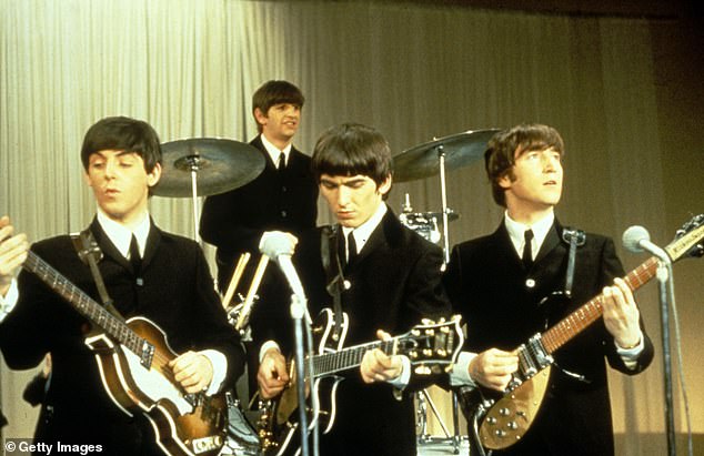 بعنوان البيتلز: حدث سينمائي من أربعة أفلام، تم الإعلان عن المشروع في العام الماضي ومن المقرر إطلاقه في عام 2028 (LR Paul McCartney وRingo Starr وGeorge Harrison وJohn Lennon من The Beatles في الصورة عام 1963).