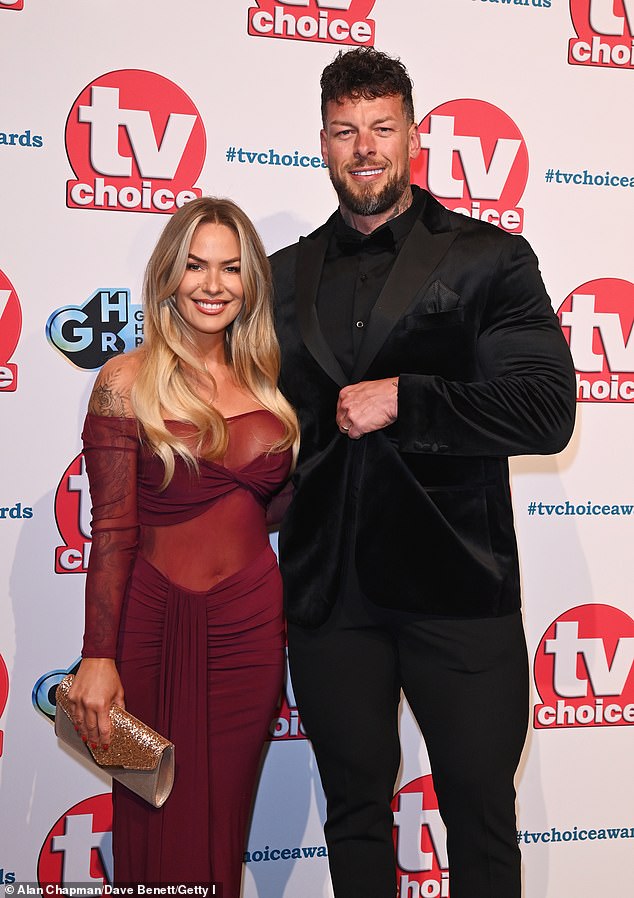 أفيد في نوفمبر أن لاعب كمال الأجسام انفصل عن زوجته كاتي، وقد كشف الآن عن خططه 