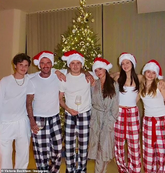 يخوض الابن الأكبر، 26 عامًا، وبقية أفراد عائلته نزاعًا مريرًا، حيث تم حظر كل من ديفيد، 50 عامًا، وفيكتوريا، 51 عامًا، على Instagram الشهر الماضي (في الصورة عام 2023).