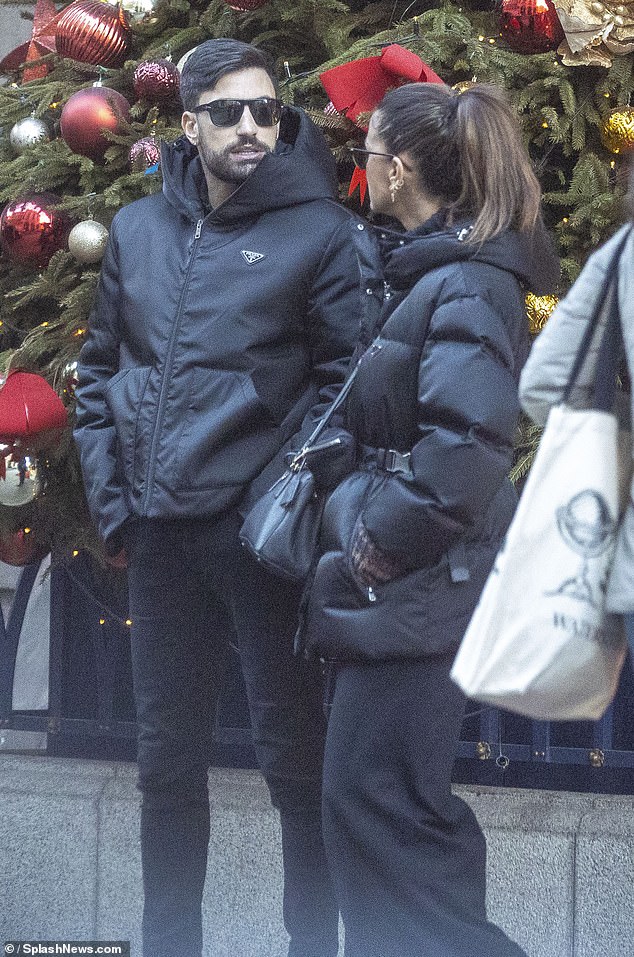 وأكدت الراقصة المحترفة البالغة من العمر 35 عامًا علاقتها في أواخر عام 2024 ويبدو أن الرومانسية لا تزال مستمرة بقوة.