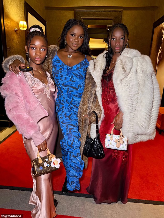 ميرسي، 19 عامًا، ولديها توأمان ستيلا وإستير، 13 عامًا