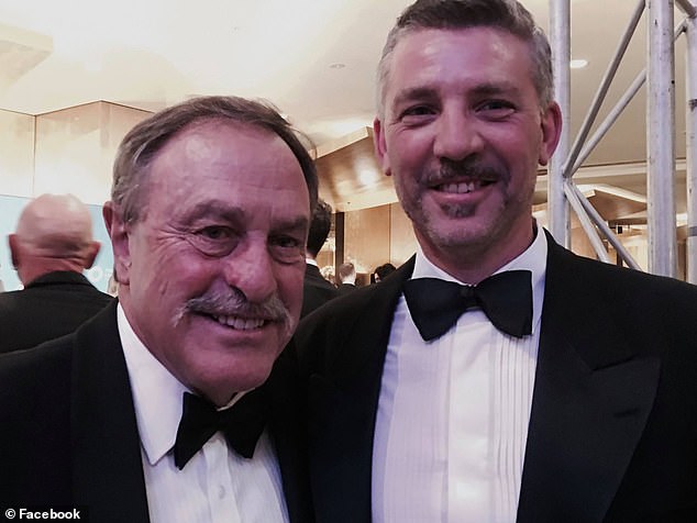 توفي الصحفي المحترم، الذي شهدت مسيرته المهنية التي استمرت 30 عامًا في القناة العاشرة وشبكة ABC، يوم السبت محاطًا بعائلته.