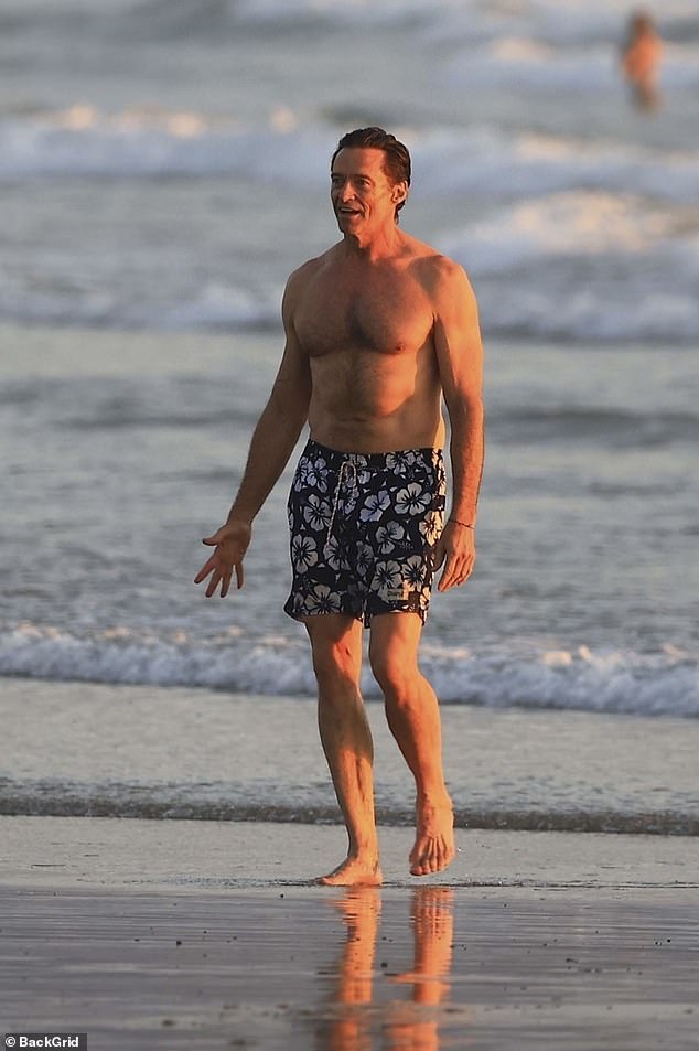 في وقت سابق من هذا الأسبوع، أفاد موقع رادار أونلاين أن فوستر، 50 عامًا، عانى من علاقة جاكمان الوثيقة مع هدسون، 46 عامًا، الذي شاركه في بطولة الفيلم القادم Song Sung Blue.