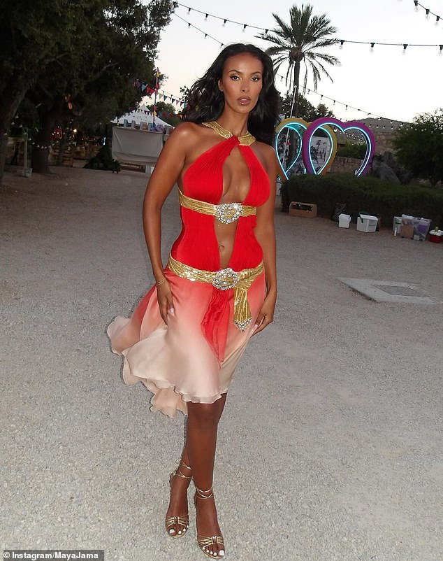 أخبرت المذيعة متابعيها أنها حزمت حقيبتها وتستعد للسفر إلى كيب تاون يوم الاثنين لحضور السلسلة الثانية من سلسلة ITV2 الناجحة.