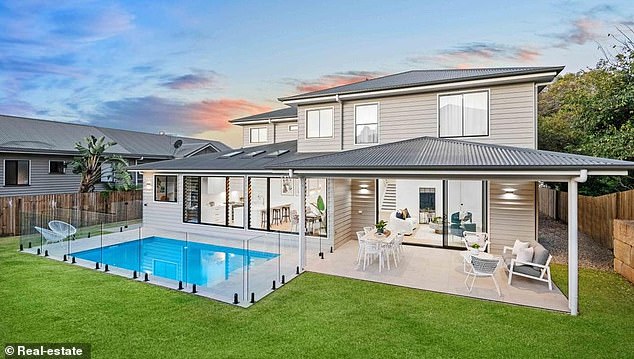 كان من المفترض أن يكون مقر إقامة لاتشي وجولز في بريزبن والذي تبلغ قيمته 2.43 مليون دولار (في الصورة) 