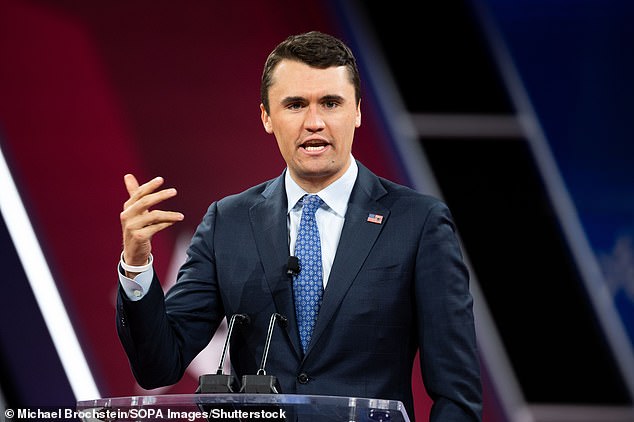 اغتيل الناشط المحافظ كيرك، في الصورة عام 2020، في 10 سبتمبر عن عمر يناهز 31 عامًا خلال إحدى مناظراته الشهيرة داخل الحرم الجامعي في جامعة يوتا فالي.