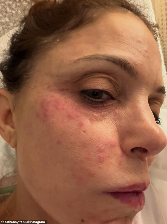 وفي تعليق مطول على إنستغرام، شاركت نجمة تلفزيون الواقع أنها تلقت 