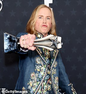 حصلت إيمي ماديجان على جائزة أفضل ممثلة مساعدة عن عملها في فيلم الأسلحة