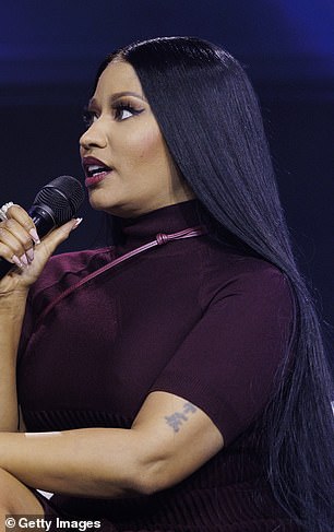 وجاءت انتقادات هاندلر الموجهة إلى مغنية باربي وورلد بعد أسابيع من ظهور ميناج في مؤتمر Turning Point USA AmericaFest في أريزونا الشهر الماضي.