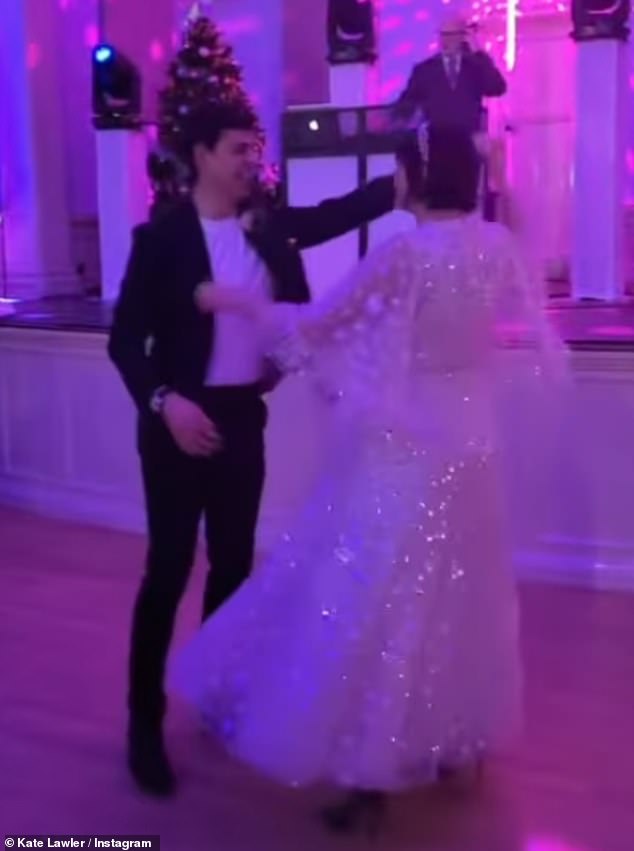 سار سام على المنصة عدة مرات لماركات الأزياء الراقية مثل ستيلا مكارتني ولويس فويتون ومارك جاكوبس.