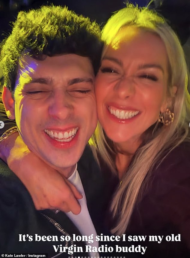 استعدت كيت لالتقاط صورة شخصية مع العريس وزميلها السابق مات