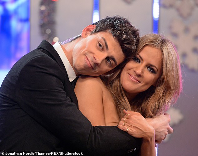 مات في الصورة على The Xtra Factor مع الراحلة كارولين فلاك في عام 2013