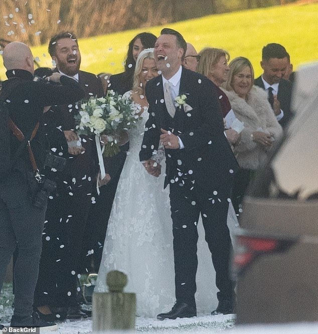 تبادلت المغنية الوعود مع إيدي ماكوين في القرن الثامن عشر، في قاعة وينيارد المدرجة في الدرجة الثانية في ستوكتون أون تيز يوم السبت.