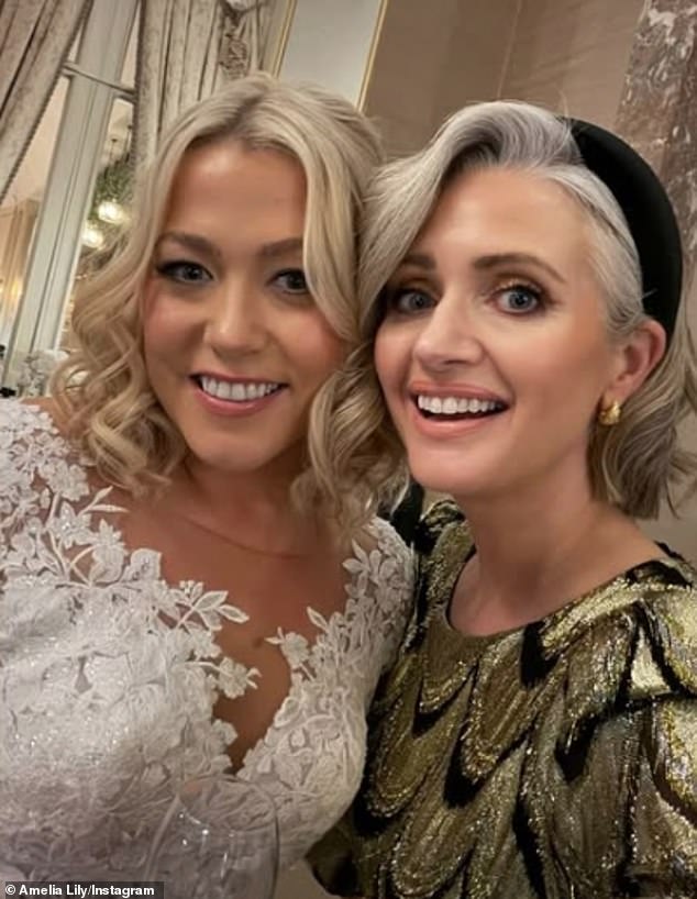 انتقلت ليلي إلى موقع إنستغرام خلال عطلة نهاية الأسبوع، وشاركت مجموعة متنوعة من الصور ومقاطع الفيديو من حفل زفافها وحفل استقبالها، من بينها صورة شخصية مع زوجة أخيها الجديدة هايلي ماكوين.