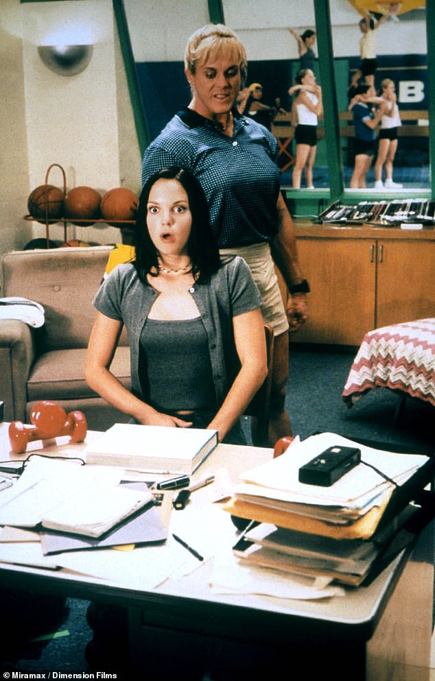 في عام 2000، حصلت على أول دور تمثيلي لها في فيلم Scary Movie المذكور آنفًا بدور Miss Mann حيث شوهدت جنبًا إلى جنب مع النجمة Anna Faris.